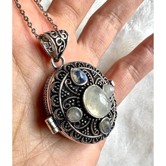 925 Vintage Style Rainbow Flash Moonstone POISON Locket Pendant Necklace - Picture 2 of 12
